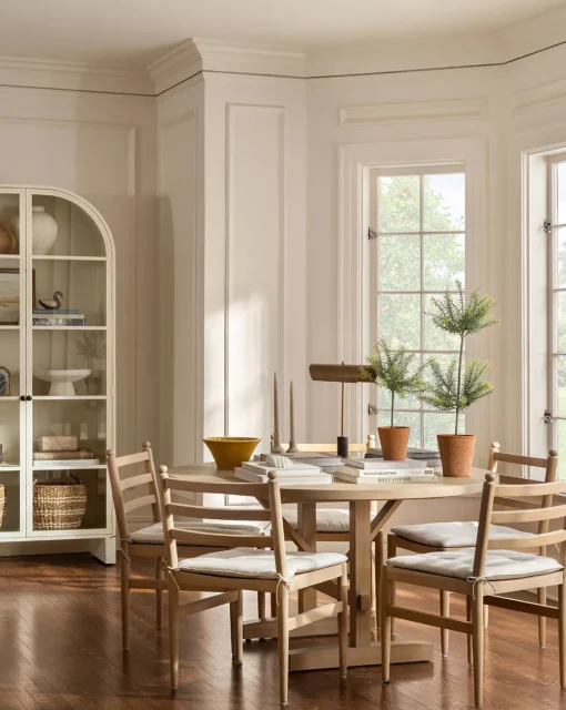 Giselle Round Table