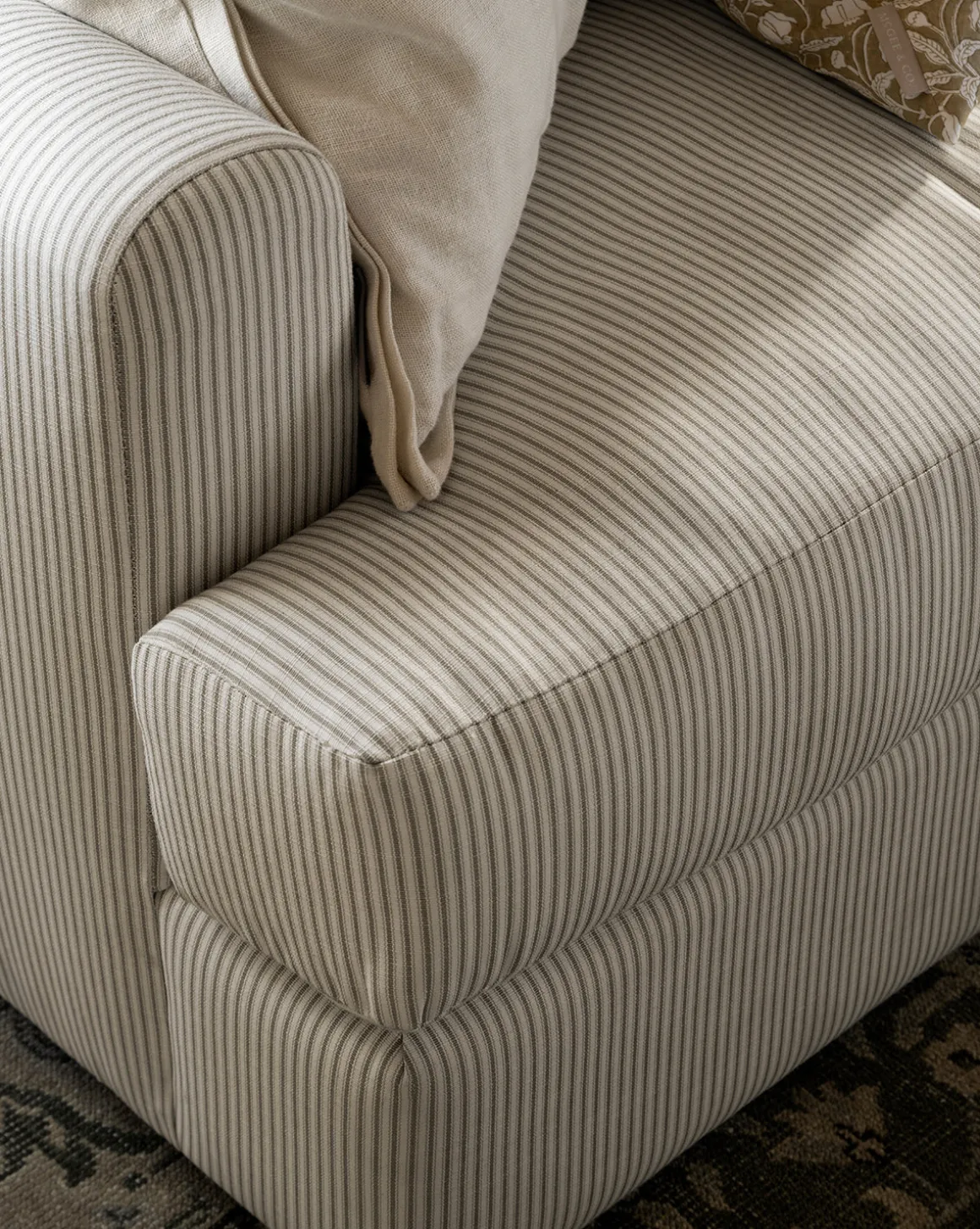 Winthrop Sofa 90"